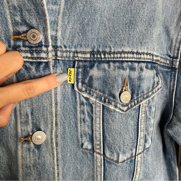 LEVIS X Peanuts Snoopy Light Wash Denim Trucker Jacket SAMPLE PIECE - Picture 4 of 8